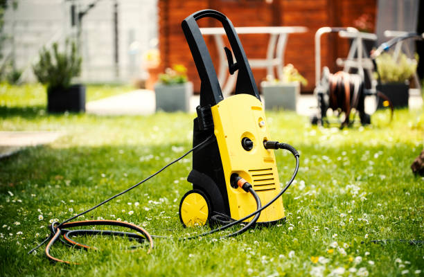 Best Animal Enclosure Cleaning  in Platte, SD